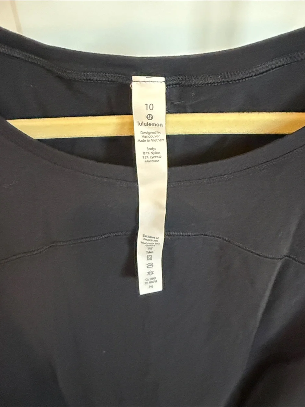 Lululemon Women's Long Sleeve Scoop Neck Top - Black size 10